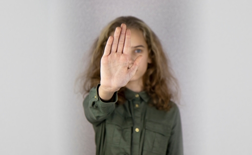 women holding her hand up